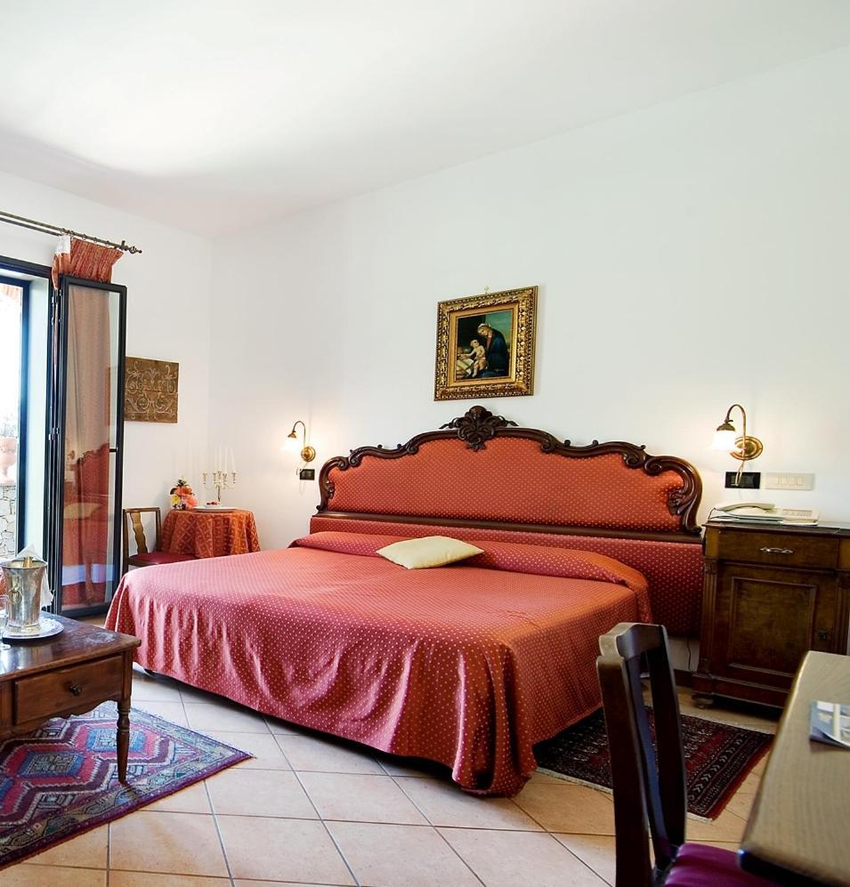 Double or Twin Room Mountain View